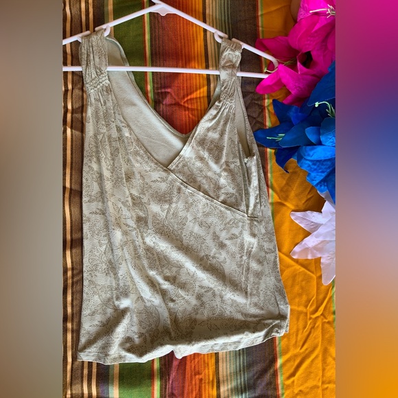 Sleeveless  t-shirt with cross desing - Picture 2 of 2